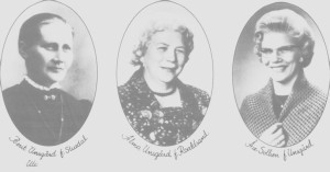 Tre generasjoner av jordmødre. Fra venstre Berit Unsgård f. Stugudal, Alma Unsgård, f. Roaldsand og Åse Sollien f. Unsgård.
