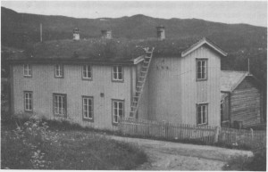 Klokkergarden var første fastskolen i Tydal og ble tatt i bruk i 1869. Her var også lærer- og klokkerbolig og møterom for soknekommunen. Bygninga ble revet og solgt i 1966.