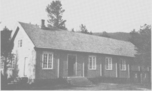 Nytt ungdomshus i Gresli ble bygd i 1930. Det fikk narnnet Spongtun, og bygginga var i stor grad utført på dugnad. 