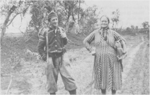 Ingeborg og Oliver Rotvold på veg til Nedal i 1941.