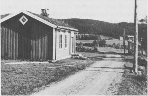 Aune skole fotografert i 1934. Skolekretsen ble inndratt i 1958, og skolestua ble da flytta til Vassenget og satt i stand til bolighus.
