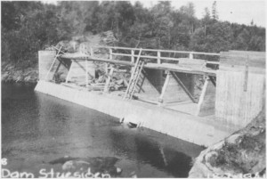 Dammen ved utløpet av Stugusjøen slik den så ut 18. juli 1941.